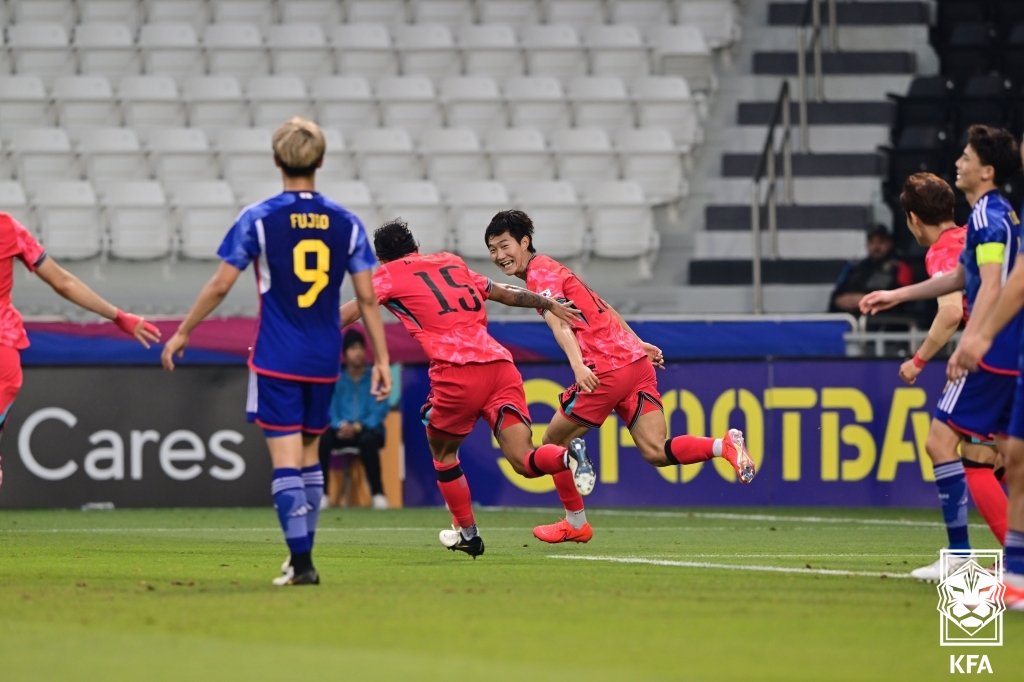 한일전에서 자신의 데뷔골이자 결승골을 터트린 황선홍호의 유일한 해외파 김민우는 본인의 득점이 모두를 대표해 넣은 골이라며 겸손한 태도를 보였다. 사진 대한축구협회