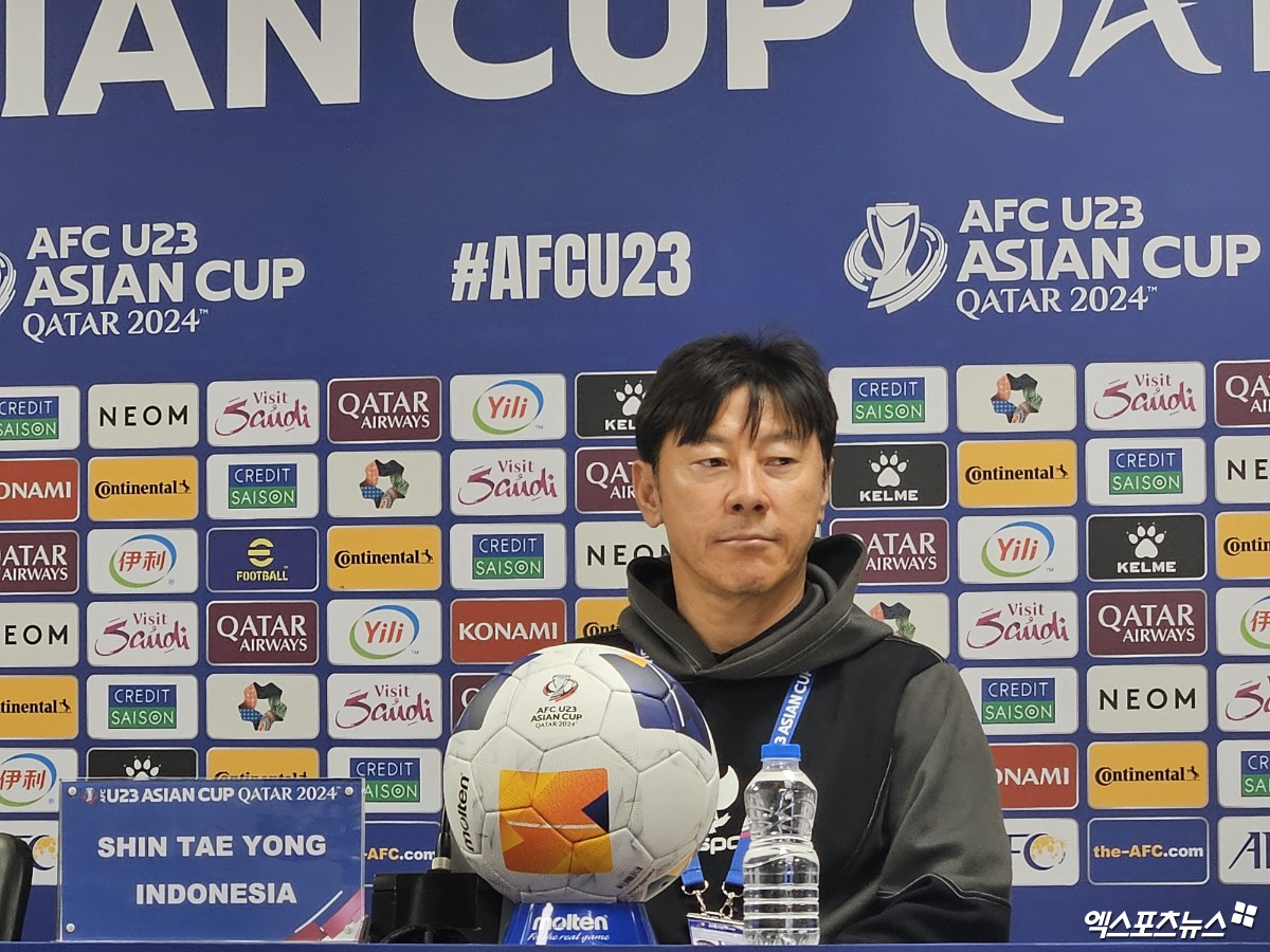 신태용 인도네시아 23세 이하(U-23) 축구대표팀 감독은 우즈베키스탄과의 2024 AFC U-23 아시안컵 4강전을 앞두고 한국과의 경기에서 승부차기까지 간 게 선수들에게 체력적인 부담을 줬다고 인정했다. 그러면서도 신 감독은 선수들이 정신력으로 무장해야 한다며 정신력을 강조했다. 사진 도하, 김환 기자