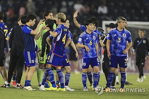 신태용 감독이 지휘하는 인도네시아 23세 이하(U-23) 축구대표팀은 30일(이하 한국시간) 카타르 도하에서 끝난 2024 아시아축구연맹(AFC) U-23 아시안컵 준결승에서 우즈베키스탄에 0-2로 완패했다. 이번 대회는 파리 올림픽 아시아 최종예선을 겸하고 있다. 이 대회에서 1∼3위를 차지하는 팀은 올림픽 본선 직행 티켓을 거머쥔다. 4위는 대륙간 플레이오프를 거쳐 파리행 여부를 가리는데 아프리카 4위를 확정지은 기니가 다음달 9일 프랑스 클레르 퐁텐에서 열리는 플레이오프에 먼저 오른 상태다.  인도네시아는 이날 패배에 따라 3~4위 결정전으로 밀렸다. 또 다른 준결승전에서 일본에 0-2로 패한 이라크와 아시아의 3번째 파리행 직행 티켓을 두고 한판 대결을 펼치게 됐다. 연합뉴스