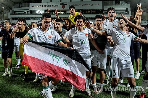 한국인 신태용 감독이 이끄는 인도네시아 23세 이하(U-23) 축구대표팀이 3일 카타르 도하 압둘라 빈 칼리파 경기장에서 열린 2024 아시아축구연맹(AFC) 23세 이하(U-23) 아시안컵 3~4위전에서 중동의 강호 이라크와 연장 혈투 끝에 1-2로 역전패했다. 인도네시아는 오는 9일 장소를 프랑스 클레르퐁텐으로 옮겨 아프리카 기니와 2024 파리 하계올림픽 남자축구 대륙간 플레이오프 단판 승부를 치러 올림픽 본선 티켓을 다툰다. 연합뉴스