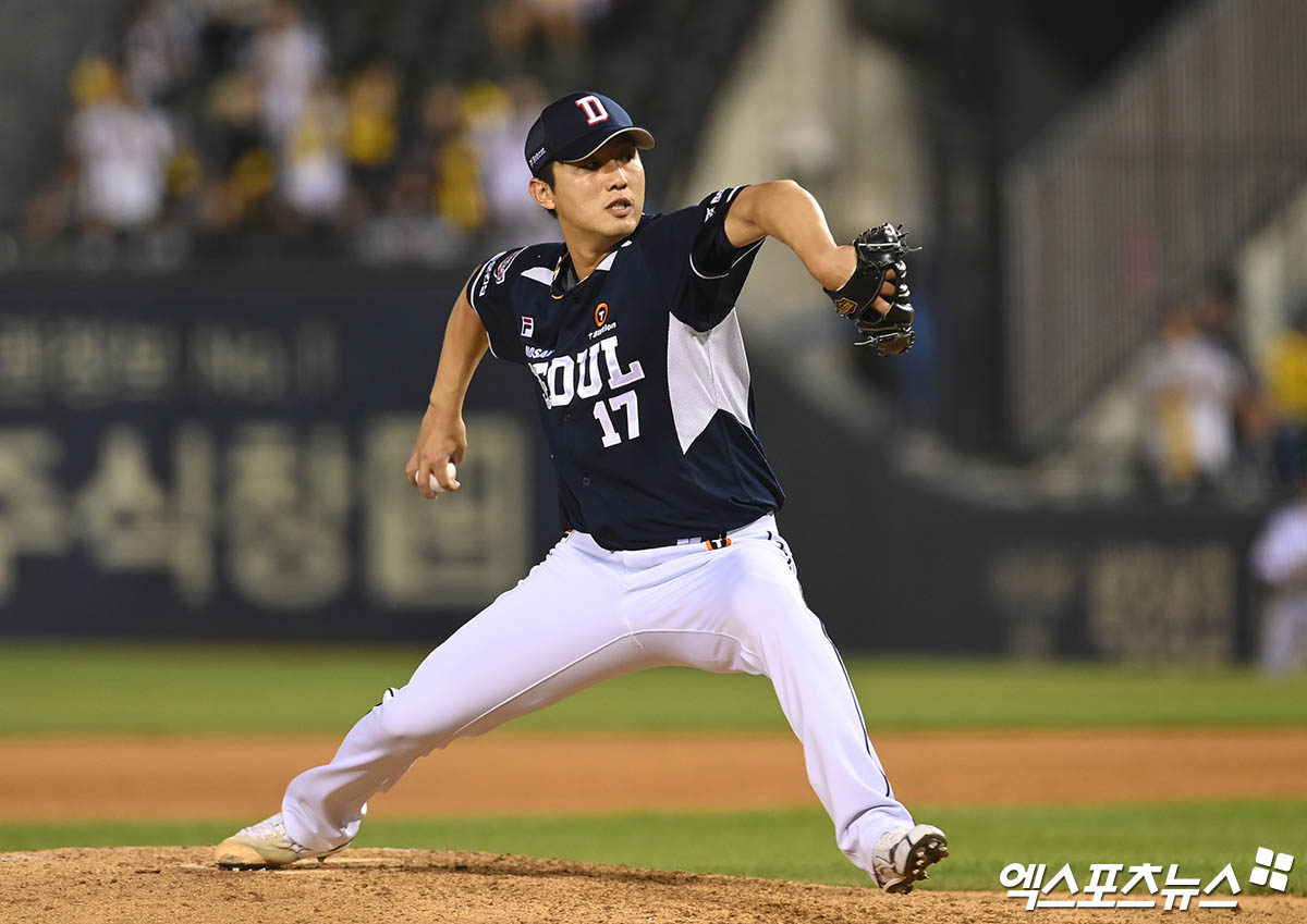 홍건희는 3일 잠실구장에서 열린 '2024 신한 SOL Bank KBO 리그' LG와 주말 3연전 첫 번째 맞대결에서 구원 등판. 1.1이닝 무실점으로 팀 승리를 지켰다. 잠실, 박지영 기자