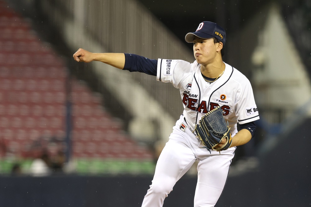 최준호는 4일 잠실구장에서 열릴 '2024 신한 SOL Bank KBO 리그' LG와 주말 3연전 두 번째 경기에 선발 등판할 예정이다. 두산 베어스