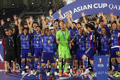 일본 23세 이하(U-23) 축구대표팀이 4일 카타르 도하 자심 빈 하마드 경기장에서 열린 2024 아시아축구연맹(AFC) U-23 아시안컵 결승에서 우즈베키스탄을 1-0으로 누르고 2016년에 이어 이 대회 통산 두 번째 우승을 차지했다. 일본과 우즈베키스탄, 이라크가 아시아를 대표해 오는 7월 파리 올림픽 남자축구 본선에 참가하며, 신태용 감독이 이끄는 인도네시아는 9일 아프리카 기니와의 플레이오프에서 이기면 올림픽 출전이 확정된다. 연합뉴스