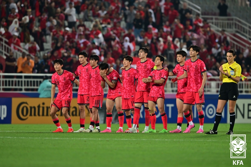 일본 23세 이하(U-23) 축구대표팀이 4일 카타르 도하 자심 빈 하마드 경기장에서 열린 2024 아시아축구연맹(AFC) U-23 아시안컵 결승에서 우즈베키스탄을 1-0으로 누르고 2016년에 이어 이 대회 통산 두 번째 우승을 차지했다. 일본과 우즈베키스탄, 이라크가 아시아를 대표해 오는 7월 파리 올림픽 남자축구 본선에 참가하며, 신태용 감독이 이끄는 인도네시아는 9일 아프리카 기니와의 플레이오프에서 이기면 올림픽 출전이 확정된다. 한국은 이 대회 8강에서 탈락했다. 대한축구협회