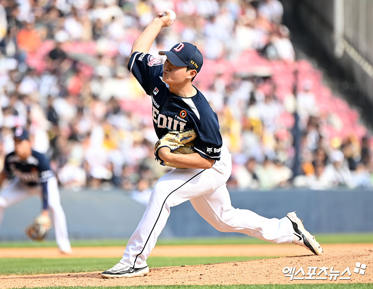 김택연은 4일 잠실구장에서 열린 '2024 신한 SOL Bank KBO 리그' LG와 주말 3연전 두 번째 맞대결에서 팀의 세 번째 투수로 나섰다. 1.2이닝 무실점으로 LG 타선을 돌려세워 팀 승리를 지켰다. 엑스포츠뉴스 DB