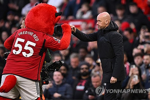 영국 스카이스포츠가 6일(한국시간) 바이에른 뮌헨이 에릭 턴하흐를 토마스 투헬 감독의 후임 감독 후보로 올리며 접촉을 시작했다고 전했다. 앞서 맨체스터 유나이티드가 토마스 투헬 감독을 차기 감독 후보로 올리면서 두 팀의 감독 스왑딜 가능성이 제기된다. 연합뉴스