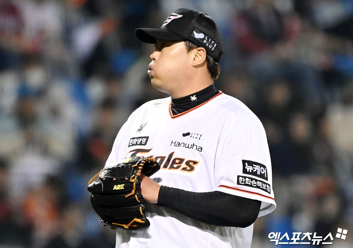 류현진은 8일 사직구장에서 열릴 '2024 신한 SOL Bank KBO 리그' 롯데 자이언츠와 맞대결에서 선발 등판할 예정이다. 엑스포츠뉴스 DB