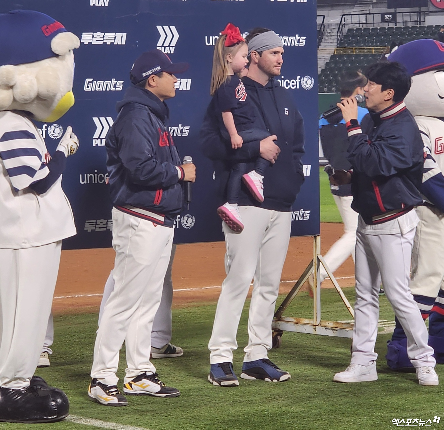 반즈는 8일 사직구장에서 열린 '2024 신한 SOL Bank KBO 리그' 한화와 맞대결에서 선발 등판. 7.1이닝 13탈삼진 1실점 맹활약으로 팀의 6-1 승리를 견인했다. 사직, 박정현 기자