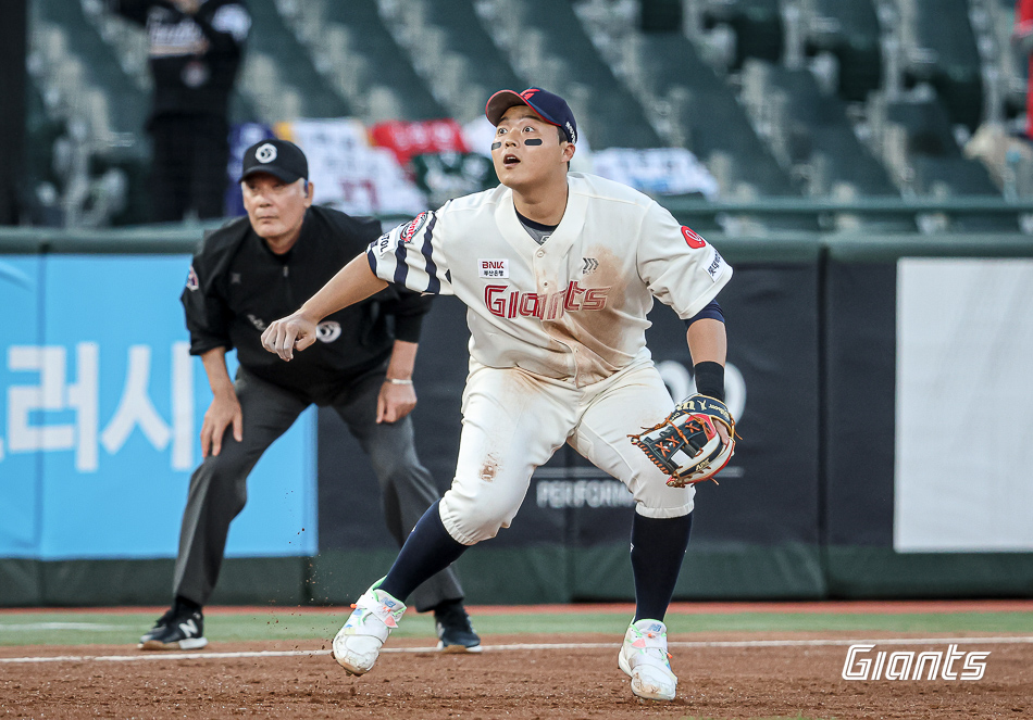 한동희는 9일 사직구장에서 열릴 '2024 신한 SOL Bank KBO 리그' 한화 이글스전을 앞두고 1군에 합류. 6번타자 3루수로 선발 출전한다. 롯데 자이언츠