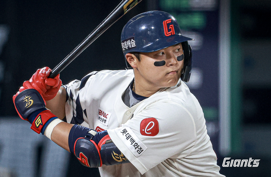 한동희는 9일 사직구장에서 열린 '2024 신한 SOL Bank KBO 리그' 한화 이글스을 앞두고 1군에 복귀했다. 롯데 자이언츠