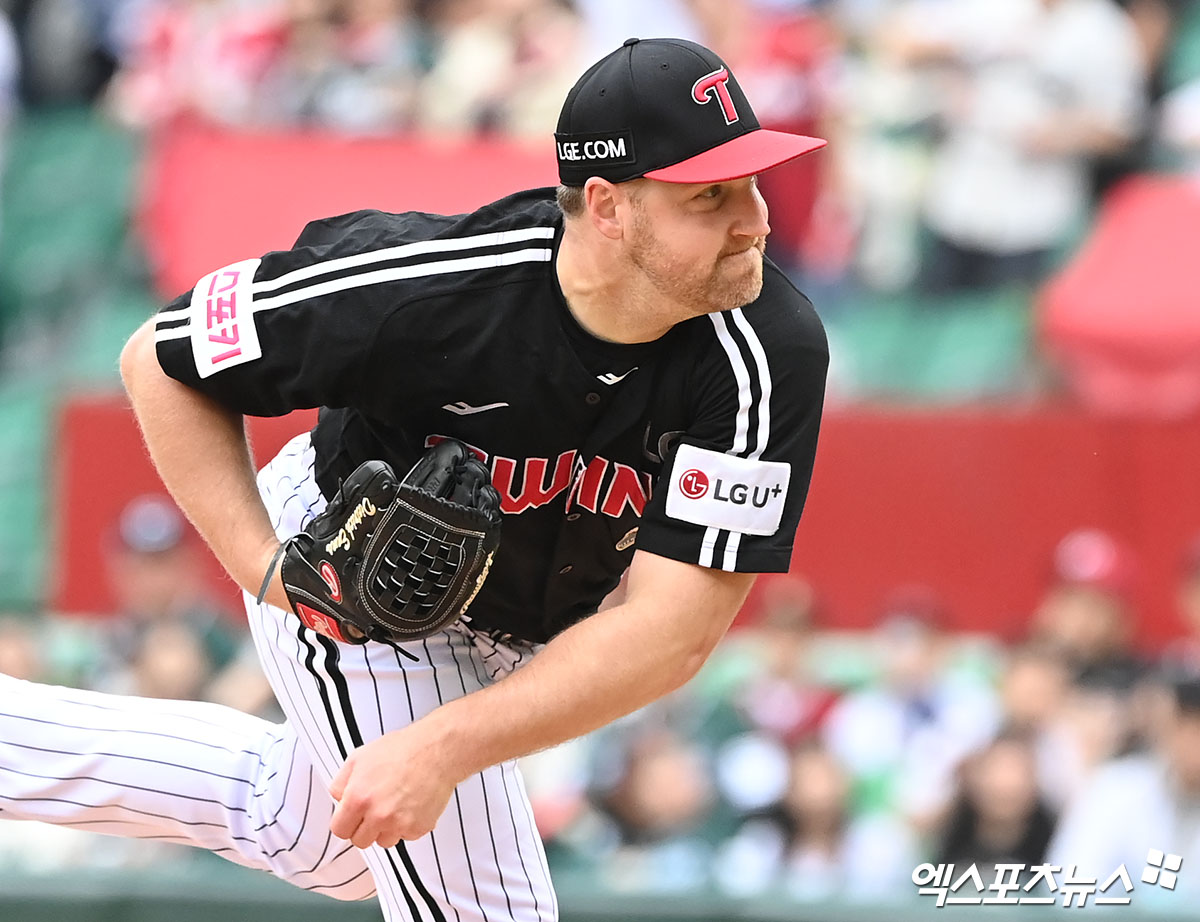  엔스는 10일 사직구장에서 열린 '2024 신한 SOL Bank KBO 리그' 롯데 자이언츠와 주말 3연전 첫 번째 맞대결에서 선발 등판. 6.1이닝 1실점 퀄리티스타트로 팀 승리를 이끌었다. 엑스포츠뉴스 DB