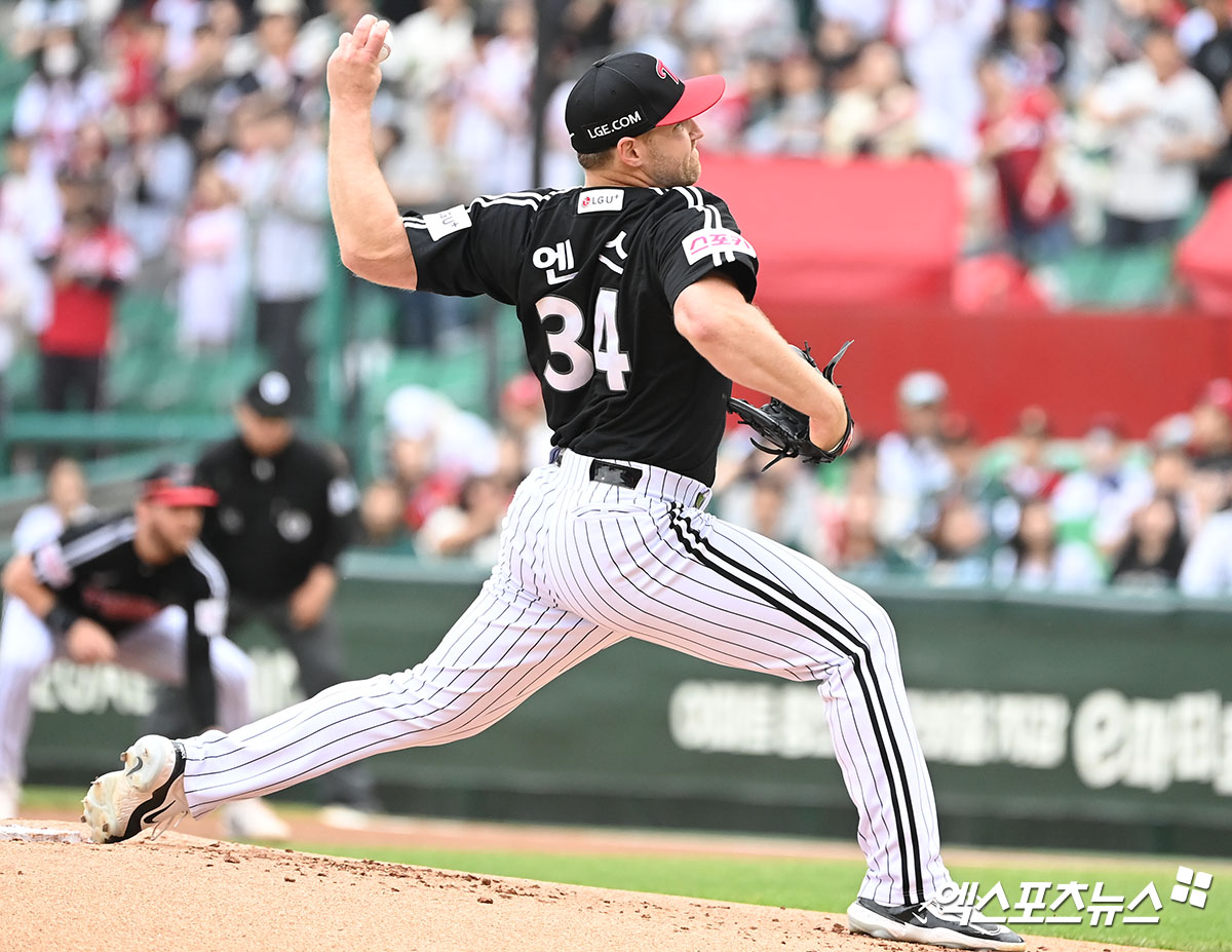 엔스는 10일 사직구장에서 열린 '2024 신한 SOL Bank KBO 리그' 롯데 자이언츠와 주말 3연전 첫 번째 맞대결에서 선발 등판. 6.1이닝 1실점 퀄리티스타트로 팀 승리를 이끌었다. 엑스포츠뉴스 DB