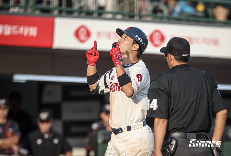 이학주는 11일 사직구장에서 열릴 '2024 신한 SOL Bank KBO 리그' LG 트윈스와 주말 3연전 두 번째 경기를 앞두고 1군에 콜업. 9번타자 유격수로 선발 출전한다. 롯데 자이언츠