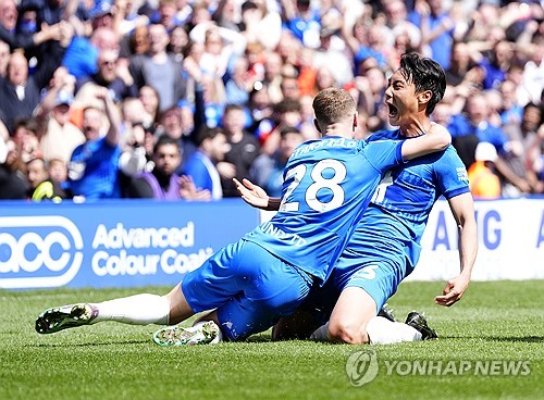 영국 지역지 스토크온트렌트 라이브가 11일(한국시간) 백승호를 비롯한 다른 챔피언십리그(2부) 스타들이 스토크시티가 선택할 수 있는 여름 이적시장 영입생들이라고 소개했다. 두 선수가 함께 하게 되면 , 기성용-지동원이 선덜랜드에서 함께 한 2013-2014시즌 이후 10년 만에 잉글랜드에 코리안 듀오가 탄생하게 된다. 연합뉴스