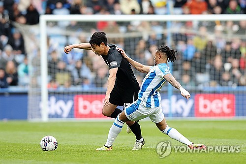 영국 지역지 스토크온트렌트 라이브가 11일(한국시간) 백승호를 비롯한 다른 챔피언십리그(2부) 스타들이 스토크시티가 선택할 수 있는 여름 이적시장 영입생들이라고 소개했다. 두 선수가 함께 하게 되면 , 기성용-지동원이 선덜랜드에서 함께 한 2013-2014시즌 이후 10년 만에 잉글랜드에 코리안 듀오가 탄생하게 된다. 연합뉴스