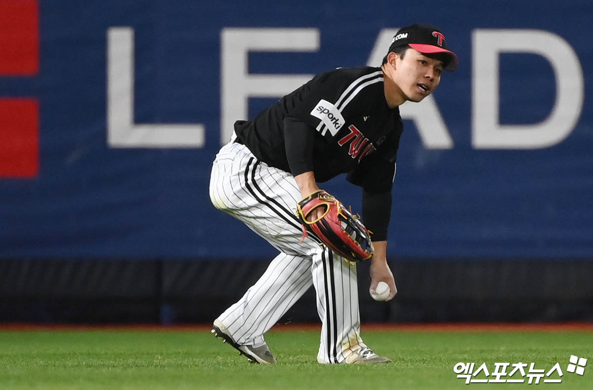 문성주는 11일 사직구장에서 열린 '2024 신한 SOL Bank KBO 리그' 롯데 자이언츠와 주말 3연전 두 번째 경기에서 3번타자 좌익수로 선발 출전. 호수비를 포함해 멀티히트를 쳐 팀 승리에 힘을 보탰다. 엑스포츠뉴스 DB