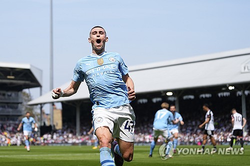 잉글랜드 프로축구선수협회(PFA)는 21일(한국시간) 올해의 선수로 필 포든(맨체스터 시티)을 선정했다. 토트넘 홋스퍼 입단이 예약된 대한민국 윙어 양민혁의 우상이기도 한 포든은 지난 시즌 리그에서 19골 8도움을 올리며 맨시티의 프리미어리그 우승을 이끌었다. 연합뉴스