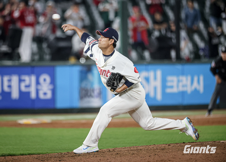 롯데는 11일 사직구장에서 열린 '2024 신한 SOL Bank KBO 리그' LG 트윈스와 주말 3연전 두 번째 경기에서 필승조를 대거 투입했다. 롯데 자이언츠