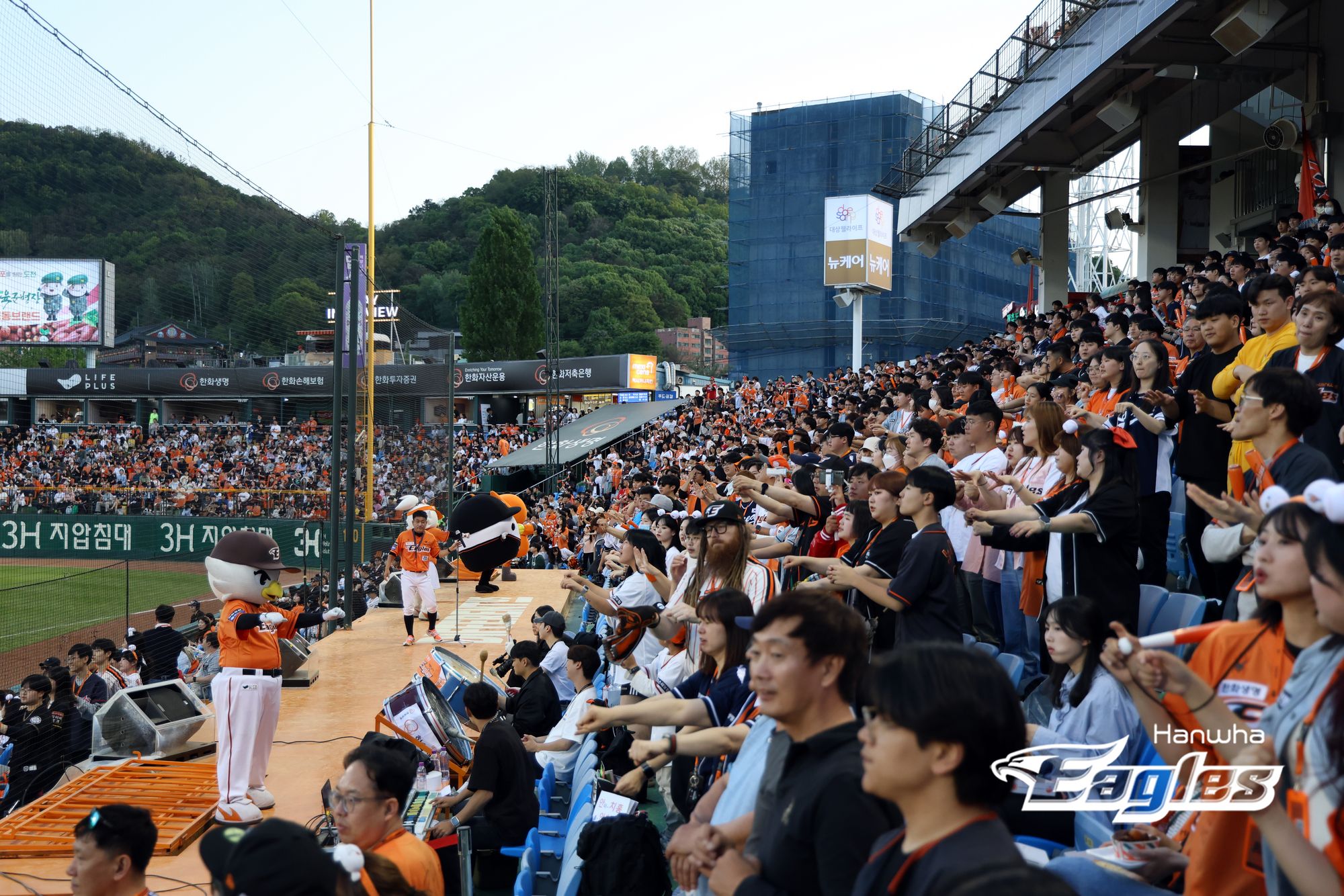 12일 대전 한화생명이글스파크에서 열린 2024 신한 SOL Bank KBO리그 키움 히어로즈와 한화 이글스의 경기, 한화가 시즌 19번째 홈경기 매진을 달성했다. 사진 한화 이글스