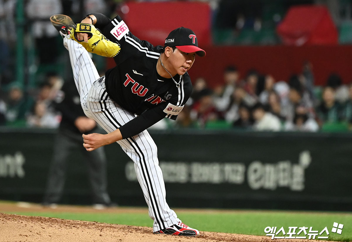 김유영은 12일 사직구장에서 열린 '2024 신한 SOL Bank KBO 리그' 롯데 자이언츠와 주말 3연전 마지막 경기에서 팀의 다섯 번째 투수로 구원 등판. 1이닝 1실점을 기록했다. 엑스포츠뉴스 DB