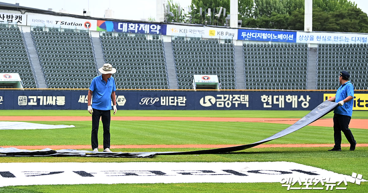 15일 수도권 지역에 내린 비로 서울 잠실구장에서 열릴 예정이었던 키움 히어로즈와 LG 트윈스의 경기, 수원KT위즈파크에서의 롯데 자이언츠와 KT 위즈의 경기, 인천SSG랜더스필드에서의 삼성 라이온즈와 SSG 랜더스의 경기가 취소됐다. 이날 우천취소 된 경기는 추후 재편성된다. 엑스포츠뉴스DB