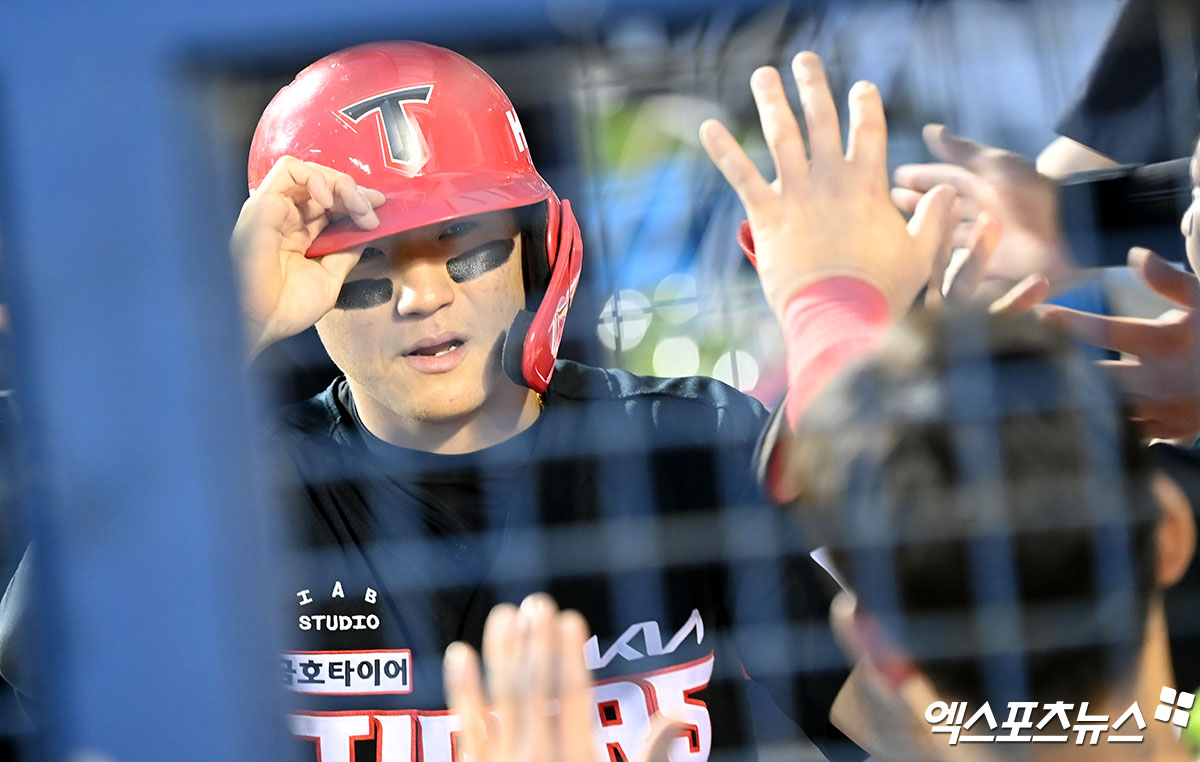 김도영은 17일 창원 NC파크에서 열릴 '2024 신한 SOL Bank KBO 리그' NC와 주말 3연전 첫 번째 경기를 앞두고 손목 통증 탓에 선발 라인업에서 빠졌다. 경기 후반 대타로 대기한다. 엑스포츠뉴스 DB