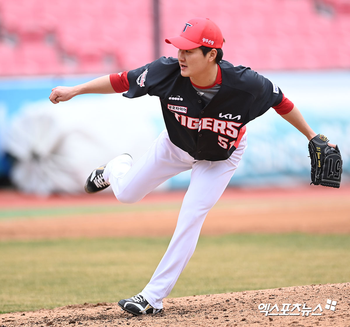  전상현은 17일 창원 NC파크에서 열린 '2024 신한 SOL Bank KBO 리그' NC와 주말 3연전 첫 번째 경기에서 9회말 구원 등판. 1이닝 무실점으로 세이브를 챙겼다. 엑스포츠뉴스 DB