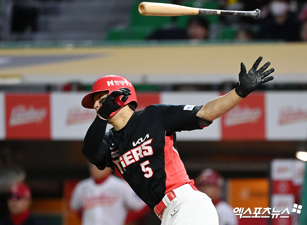 김도영은 18일 창원 NC파크에서 열린 '2024 신한 SOL Bank KBO 리그' NC와 주말 3연전 두 번째 경기에서 1번타자 3루수로 선발 출전. 손목 타박상을 털어내고 선발 출전하자마자 맹활약하며 팀 승리를 견인했다. 엑스포츠뉴스 DB