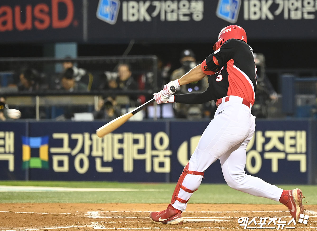 김도영은 18일 창원 NC파크에서 열린 '2024 신한 SOL Bank KBO 리그' NC와 주말 3연전 두 번째 경기에서 1번타자 3루수로 선발 출전. 손목 타박상을 털어내고 선발 출전하자마자 맹활약하며 팀 승리를 견인했다. 엑스포츠뉴스 DB