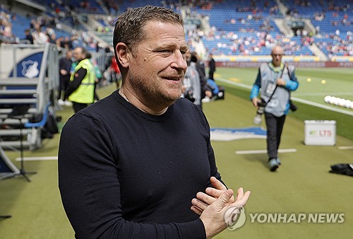 스카이스포츠 독일이 19일(한국시간) 브라이턴과 작별을 알린 데 제르비 감독이 뮌헨으로 오지 않을 거라고 전했다. 이적시장 전문 기자 파브리치오 로마노는 데 제르비와 뮌헨의 대화가 3~4월에 있었으며 서로 다른 이유로 인해 협상을 종료한 상태라고 밝혔다. 연합뉴스