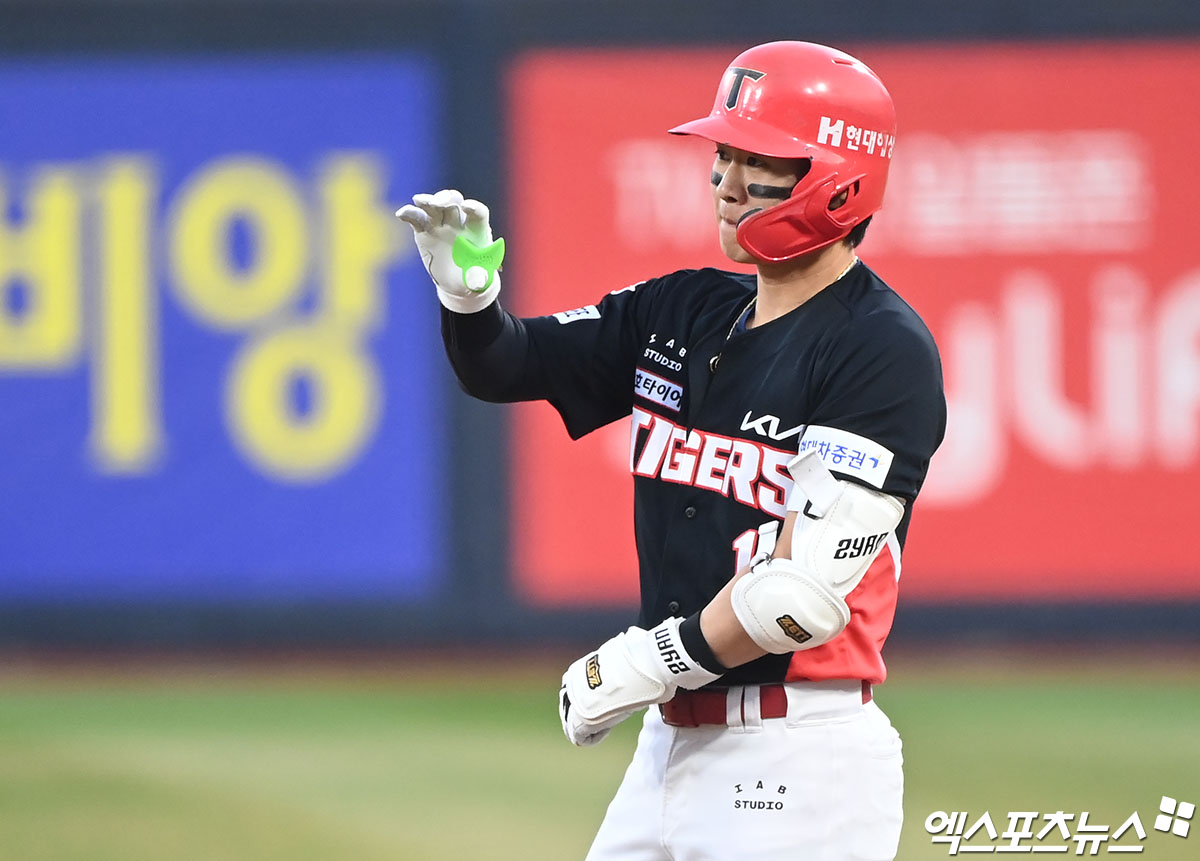 박찬호는 19일 창원 NC파크에서 열린 '2024 신한 SOL Bank KBO 리그' NC 다이노스와 주말 3연전 마지막 경기에서 9번타자 유격수로 선발 출전. 5회초 1타점 적시타로 팀에 선취점을 안겨줬다. 엑스포츠뉴스 DB