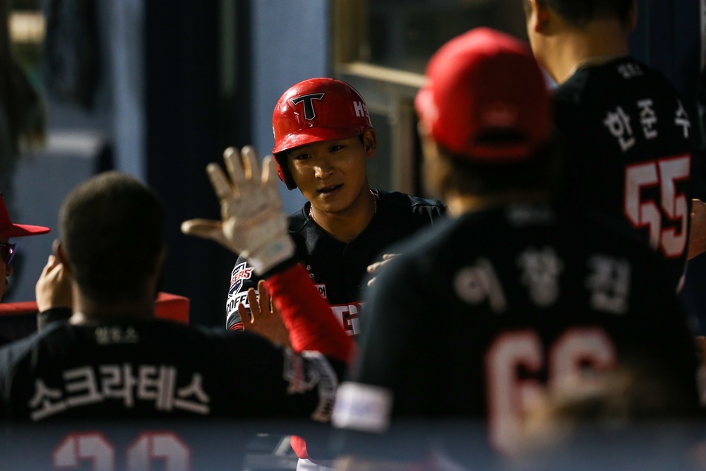 홍종표는 17일 창원 NC파크에서 열린 '2024 신한 SOL Bank KBO 리그' NC와 주말 3연전 첫 번째 경기에서 9번타자 3루수로 선발 출전. 3타수 2안타 2득점으로 팀 승리에 힘을 보탰다. KIA 타이거즈