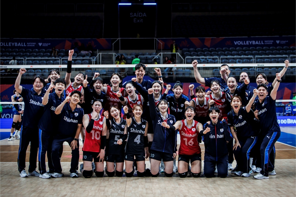 FIVB 랭킹 43위 한국 여자배구 대표팀이 20일 브라질 리우데자네이루 마라카랑지뉴 체육관에서 열린 2024 발리볼네이션스리그 1주 차 마지막 경기에서 13위 태국을 세트스코어 3-1로 제압하고 VNL 30연패를 끊었다. 강소휘가 양 팀 최다인 22득점을 올렸다. FIVB 제공