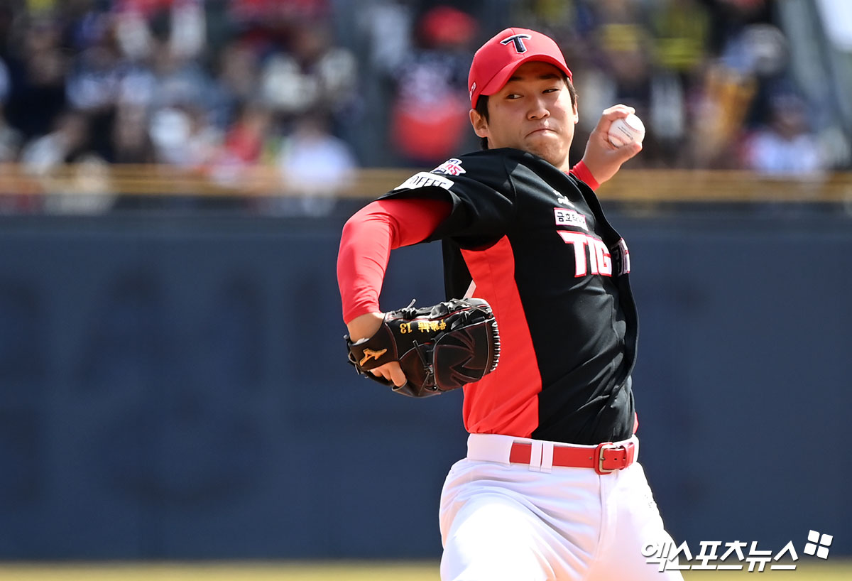 윤영철은 28일 창원 NC파크에서 열린 '2024 신한 SOL Bank KBO 리그' NC와 주중 3연전 첫 번째 맞대결에서 선발 등판. 5이닝 5실점을 기록했지만, 승리 투수 요건을 챙겨 시즌 4승을 기록했다. 엑스포츠뉴스 DB