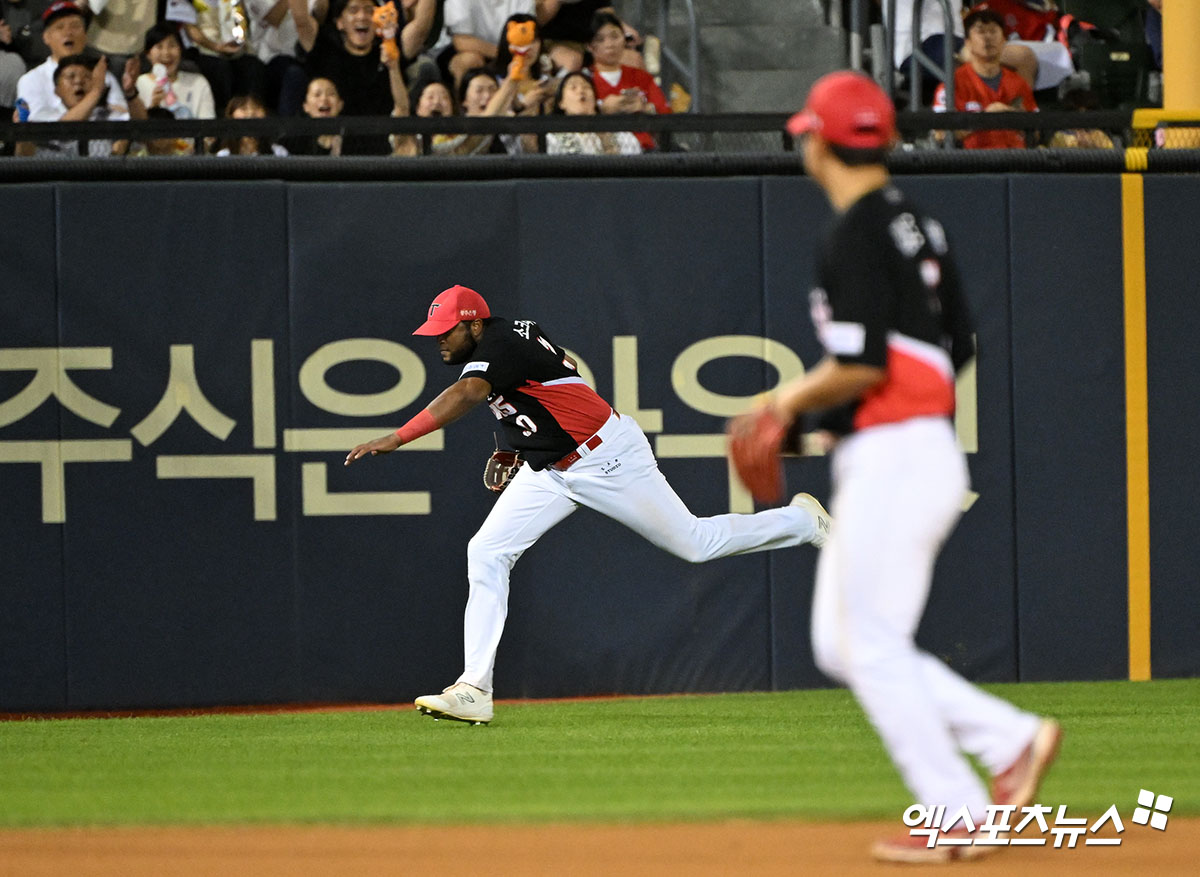 소크라테스는 28일 창원 NC파크에서 열린 '2024 신한 SOL Bank KBO 리그' NC와 주중 3연전 첫 번째 맞대결에서 6번타자 중견수로 선발 출전. 3회초 3점 홈런을 때려내며 팀 공격에 활력을 불어넣었다. 엑스포츠뉴스 DB