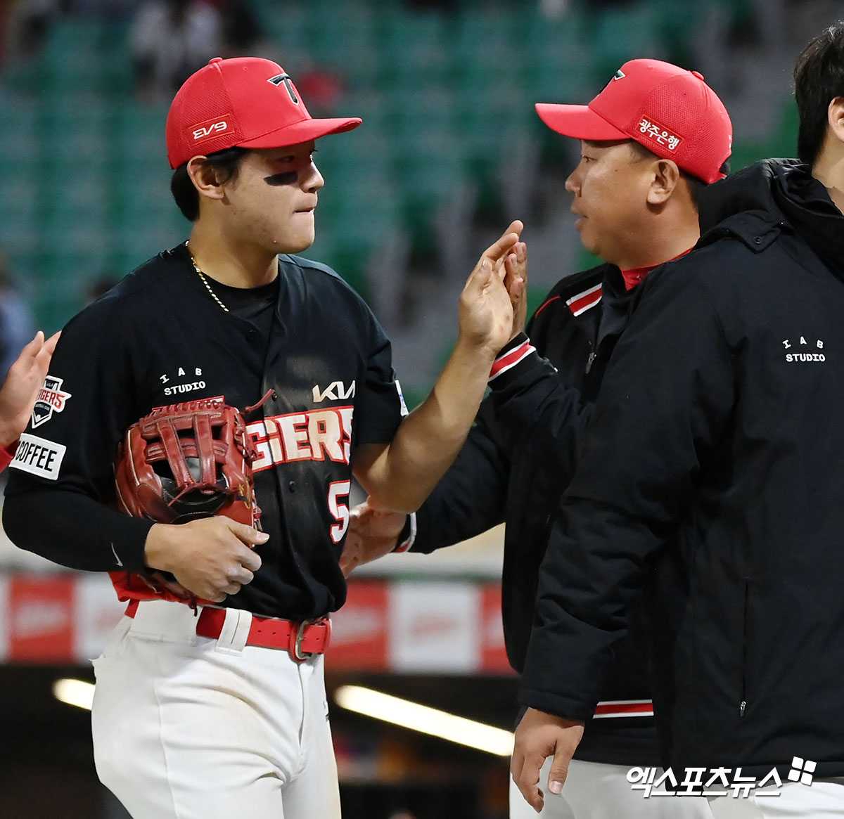 김도영은 29일 창원 NC파크에서 열린 '2024 신한 SOL Bank KBO 리그' NC 다이노스와 주중 3연전 두 번째 경기에서 2번타자 3루수로 선발 출전. 5회초 결승타, 7회초 쐐기포를 터트려 팀 승리에 힘을 보탰다. 엑스포츠뉴스 DB