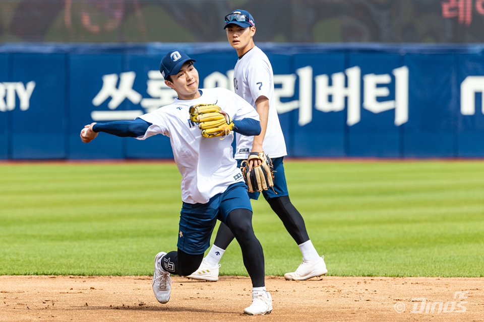 김휘집은 30일 창원 NC파크에서 열릴 '2024 신한 SOL Bank KBO 리그' KIA 타이거즈와 주중 3연전 마지막 경기를 앞두고 트레이드로 키움을 떠나 NC로 이적. 곧바로 9번타자 유격수로 선발 출전한다. NC 다이노스