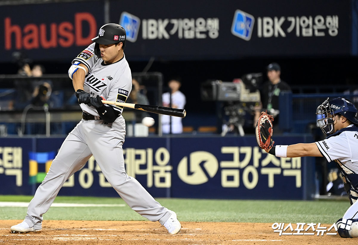 29일 오후 서울 송파구 잠실야구장에서 열린 2024 신한 SOL Bank KBO리그 KT 위즈와 두산 베어스의 경기, 8회초 KT 오재일이 루킹 삼진을 당하고 있다. 엑스포츠뉴스 DB