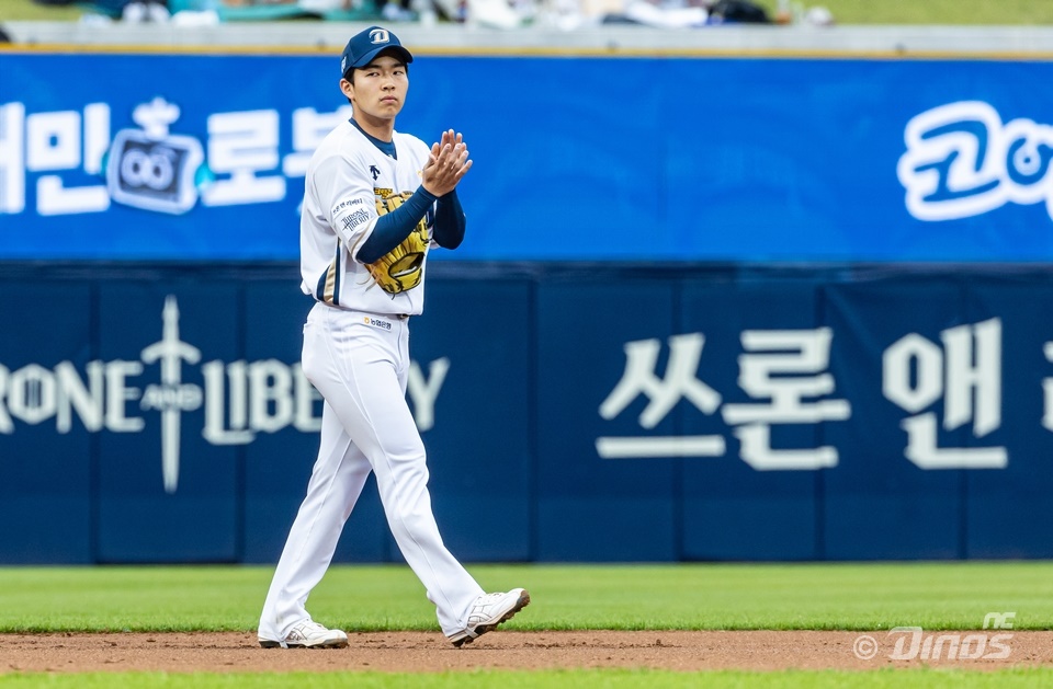 김휘집은 31일 사직구장에서 열릴 '2024 신한 SOL Bank KBO 리그' 롯데 자이언츠와 주말 3연전 첫 경기에서 5번타자 3루수로 선발 출전. 첫 번째 타석에서 NC 이적 후 첫 홈런포를 쏘아 올렸다. NC 다이노스