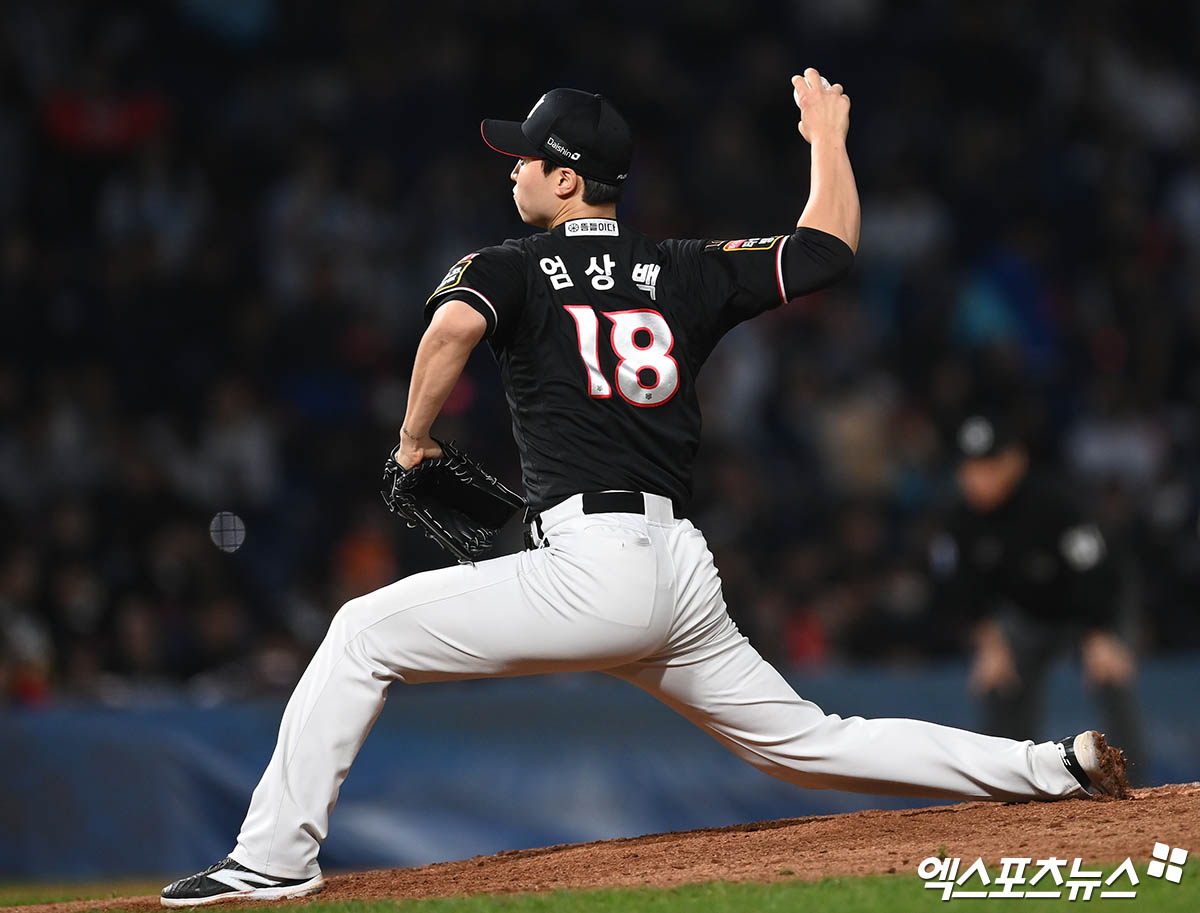 3일 오후 경상남도 창원NC파크에서 열린 2023 신한은행 SOL KBO 포스트시즌 KT 위즈와 NC 다이노스의 플레이오프 4차전 경기, 9회말 KT 엄상백이 역투하고 있다. 엑스포츠뉴스 DB