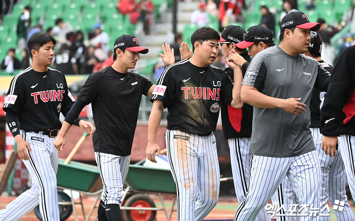 염경엽 감독이 이끄는 LG 트윈스. 5월 31일 잠실 두산 베어스전 6-3 승리로 3위에서 2위로 도약했다. 사진 엑스포츠뉴스 DB