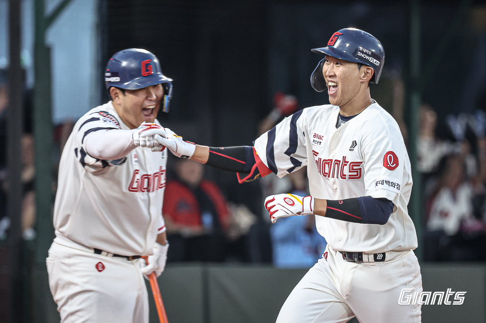 박승욱은 31일 사직구장에서 열린 '2024 신한 SOL Bank KBO 리그' NC와 주말 3연전 첫 맞대결에서 6번타자 유격수로 선발 출전. 2회말 생애 첫 그라운드 홈런을 쳐 눈길을 끌었다. 롯데 자이언츠