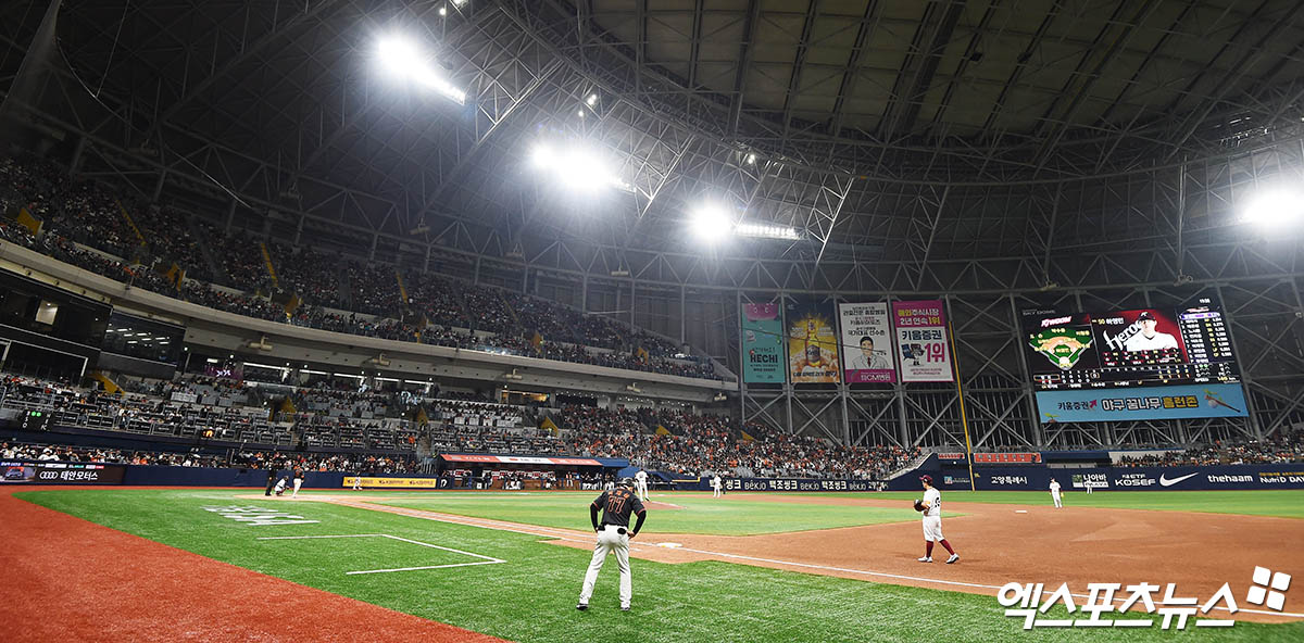 지난 3월 23일 개막한 2024 신한 SOL Bank KBO리그 정규시즌 누적 관중이 400만 관중을 돌파했다. 6월 1일 기준 409만 6149명의 팬들이 야구장을 찾은 가운데 역대 최고인 단일 시즌 900만 관중 도전에도 청신호가 켜졌다. 사진 엑스포츠뉴스 DB