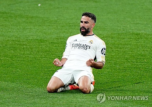 레알 마드리드는 2일 영국 런던에 위치한 웸블리 스타디움에서 열린 보루시아 도르트문트와의 UEFA 챔피언스리그 결승전에서 다니 카르바할의 선제골과 비니시우스 주니오르의 추가골에 힘입어 2-0으로 승리하면서 통산 15번째 대회 우승에 성공했다. 레알 레전드 미드필더 루카 모드리치도 통산 6번째 UEFA 챔피언스리그 우승을 달성하면서 대회 최다 우승 횟수 공동 1위에 올랐다. 39세라 불혹을 앞두고 있는 모드리치는 경기 후 자신의 나이를 언급하는 사람들에게 질렸다는 반응을 보이면서 눈길을 끌었다. 연합뉴스