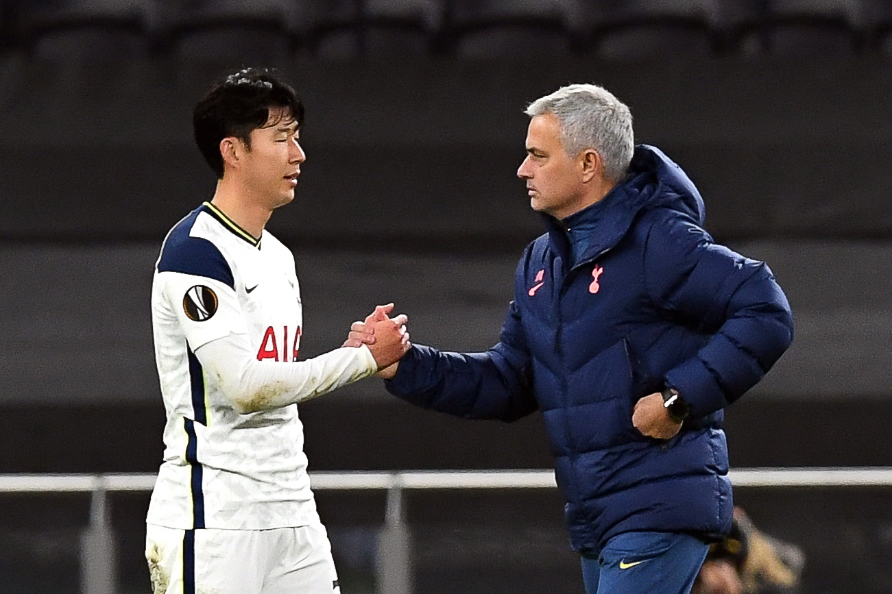 조세 무리뉴 감독은 2일 영국 런던 웸블리 경기장에서 열린 2023-2024 유럽축구연맹(UEFA) 챔피언스리그 결승전 레알 마드리드-보루시아 도르트문트 맞대결에서 중계사 TNT 스포츠 패널로 나온 뒤 첼시 복귀는 생각이 없지만 토트넘은 생각이 있다고 밝혀 눈길을 끌었다. 무리뉴 감독은 지난 2019년 11월부터 2021년 2월까지 토트넘 지휘봉을 잡아 손흥민 등을 지도했다. 연합뉴스 