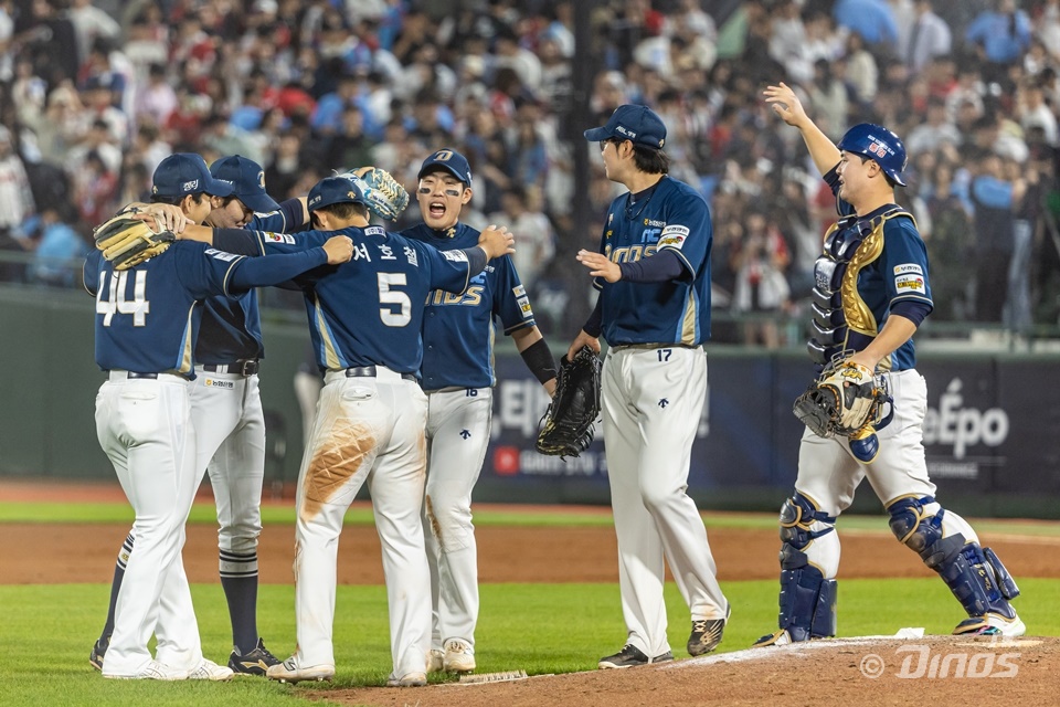 NC는 1일 사직구장에서 열린 '2024 신한 SOL Bank KBO 리그' 롯데와 주말 3연전 두 번째 경기에서 4-2로 승리했다. 승리 열망이 넘쳤던 팀은 하나로 똘똘 뭉쳐 기나긴 8연패 늪을 벗어났다. NC 다이노스