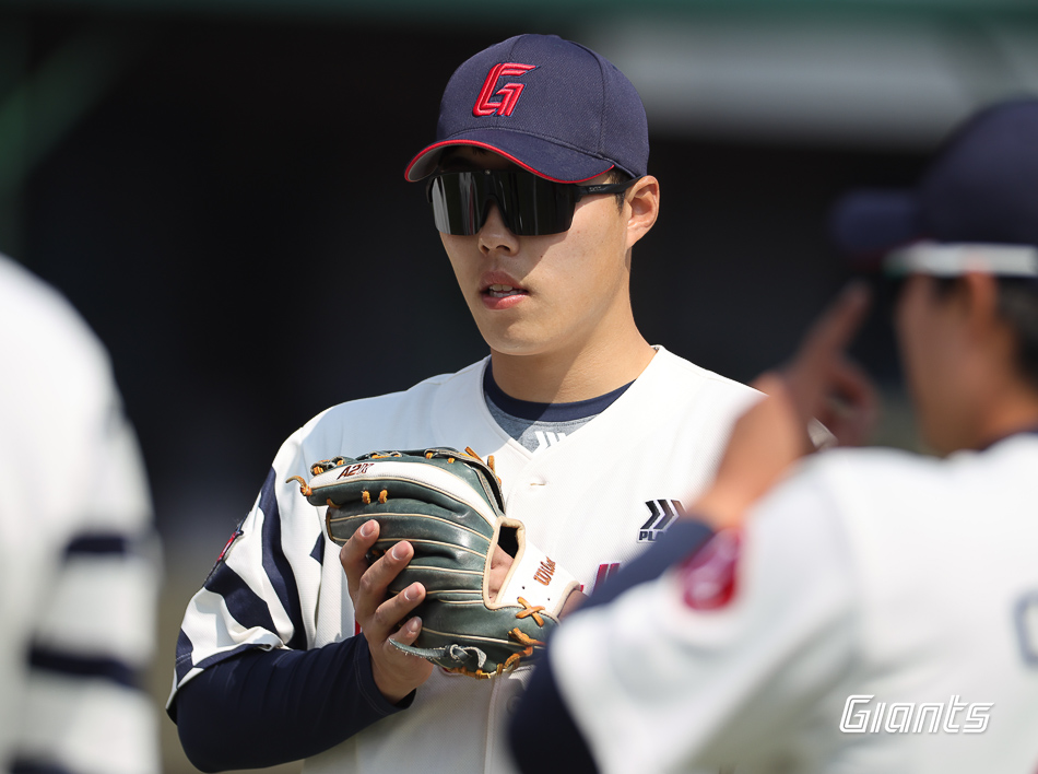 고승민은 2일 사직구장에서 열린 '2024 신한 SOL Bank KBO 리그' NC와 주말 3연전 마지막 경기에서 3번타자 우익수로 선발 출전. 6회말 만루 홈런을 터트려 공격에 활력을 불어넣었다. 롯데 자이언츠