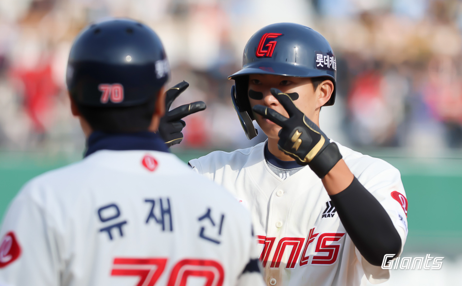 김민석은 2일 사직구장에서 열린 '2024 신한 SOL Bank KBO 리그' NC와 주말 3연전 마지막 경기에서 6회말 대타로 등장. 1사 만루에서 싹쓸이 2루타로 결승타를 쳐 팀 승리를 이끌었다. 롯데 자이언츠