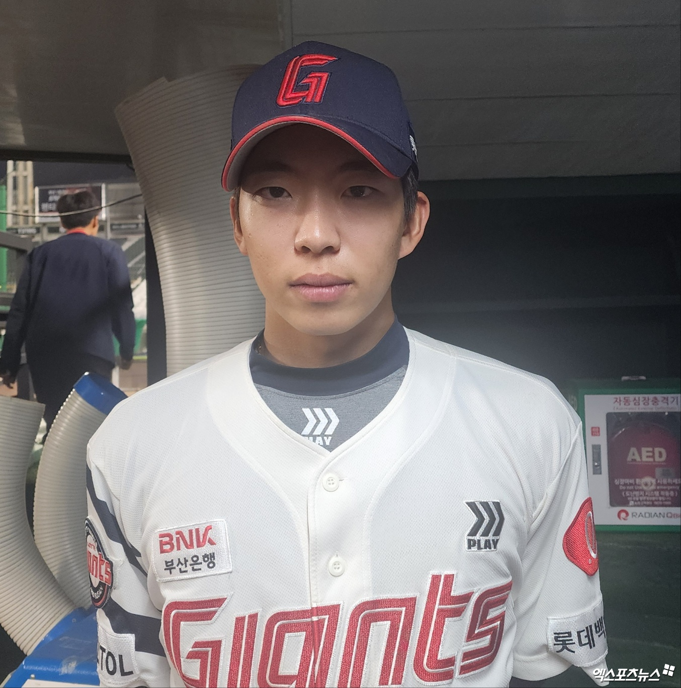 김민석은 2일 사직구장에서 열린 '2024 신한 SOL Bank KBO 리그' NC와 주말 3연전 마지막 경기에서 6회말 대타로 등장. 1사 만루에서 싹쓸이 2루타로 결승타를 쳐 팀 승리를 이끌었다. 사직, 박정현 기자