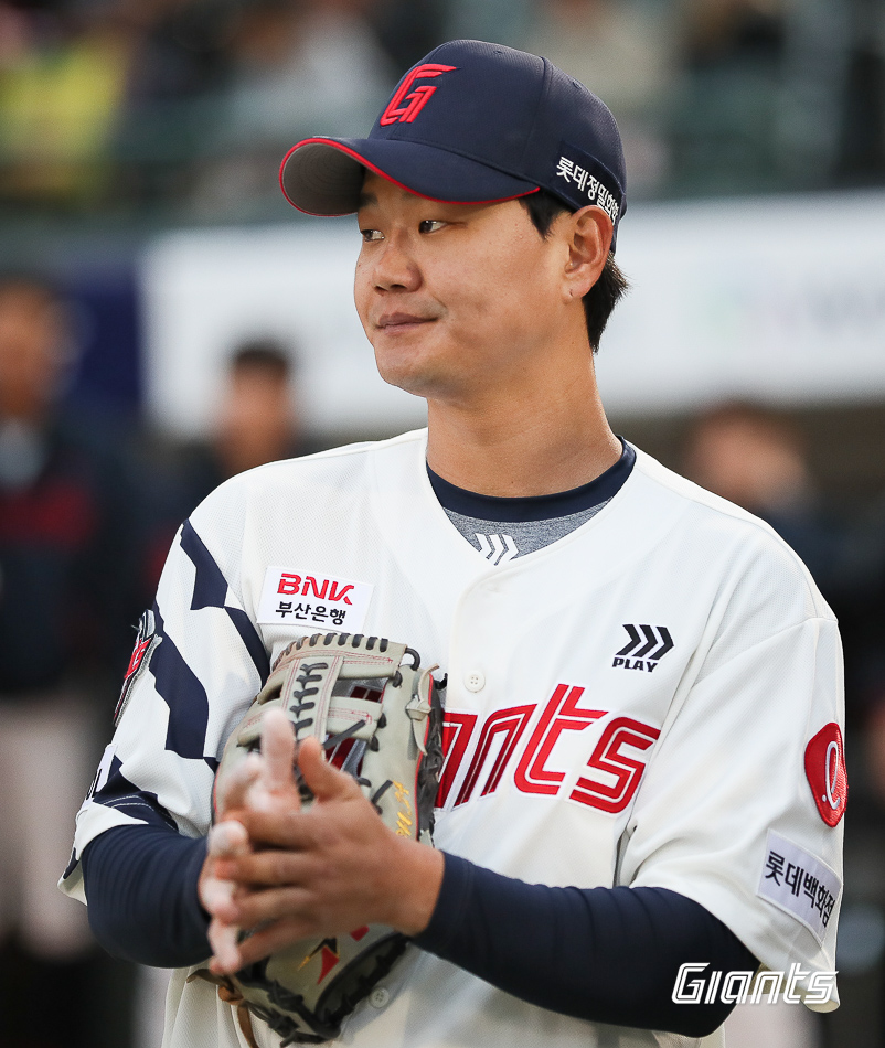 손호영은 2일 사직구장에서 열린 '2024 신한 SOL Bank KBO 리그' NC와 주말 3연전 마지막 경기에서 5번타자 3루수로 선발 출전. 4타수 2안타로 팀의 13-4 대승에 힘을 보탰다. 롯데 자이언츠